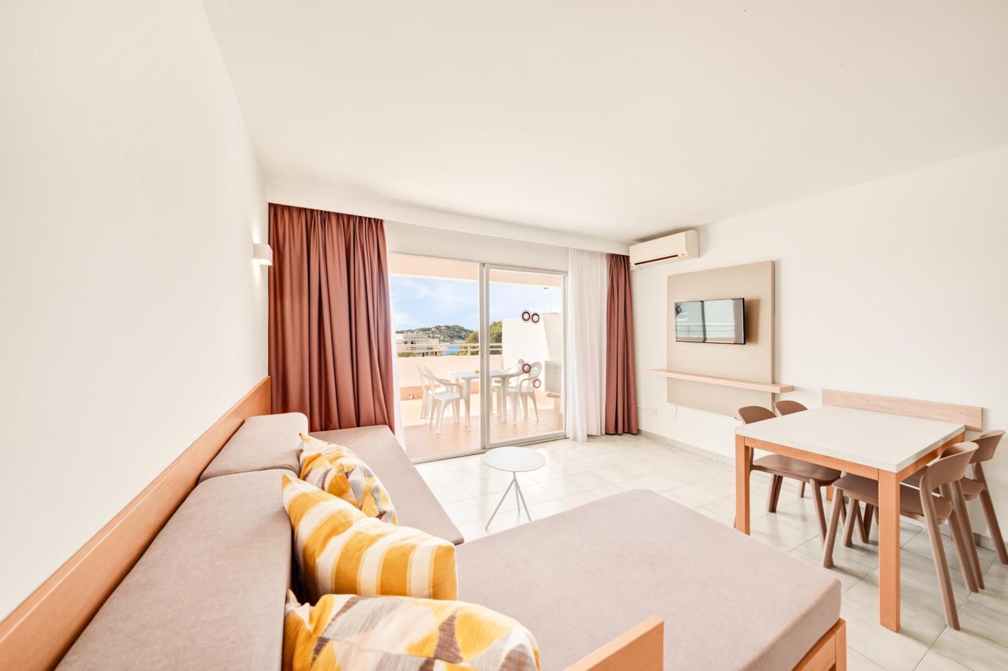 Apartamentos Vista Club Санта Понса Екстериор снимка