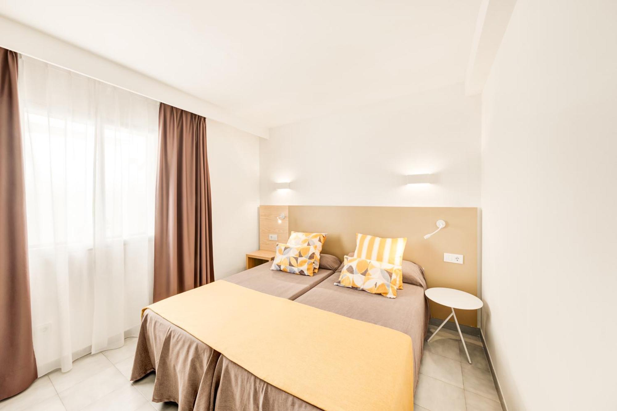 Apartamentos Vista Club Санта Понса Екстериор снимка